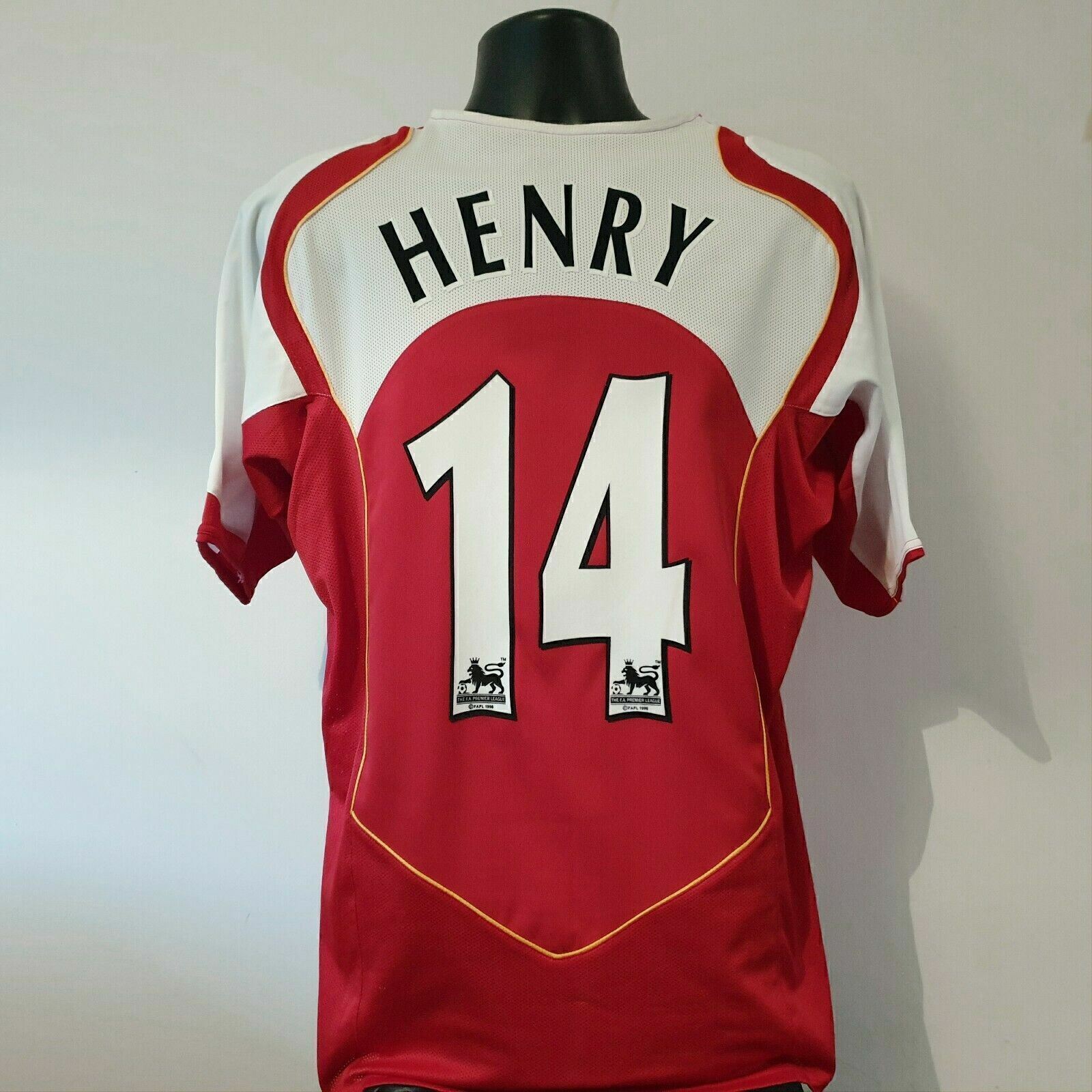 Maillot Arsenal vintage floqué Henry (2004-05 Maillot Arsenal vintage floqué Henry (2004-05