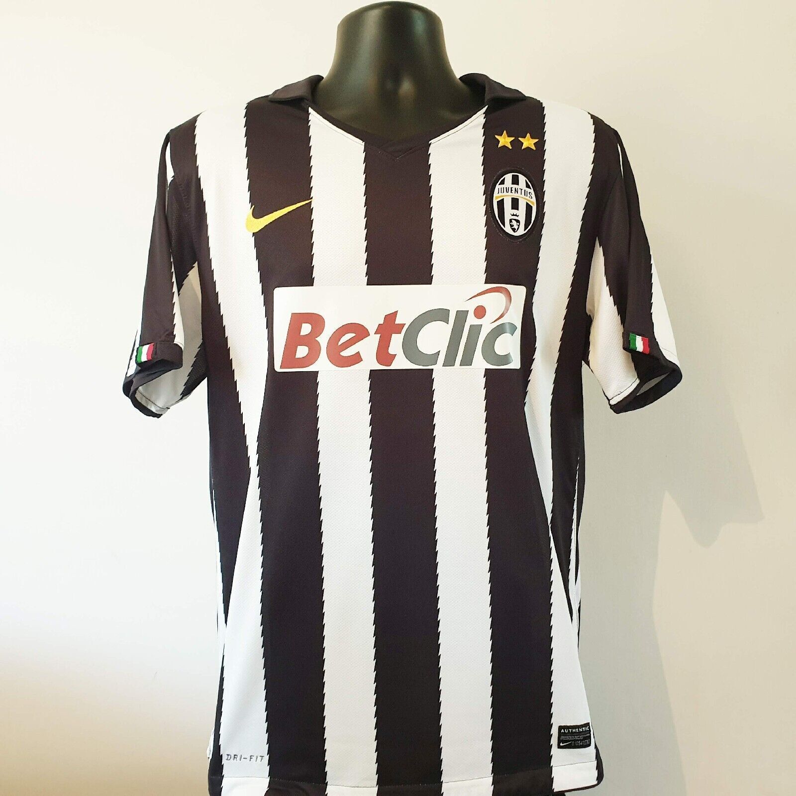 Juventus Home camisa de futebol 2008 - 2009. Sponsored by New Holland Juventus Home camisa de futebol 2008 - 2009. Sponsored by New Holland
